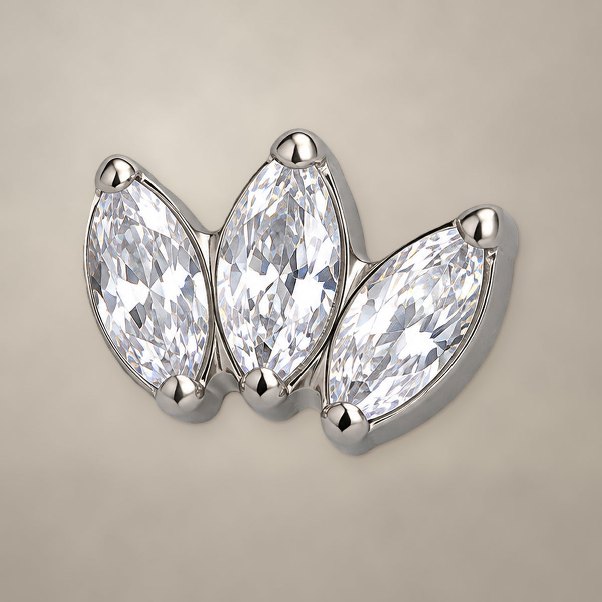 Three-marquise fan threadless end in titanium